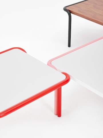 Drei Sweep Tische mit unterschiedlichen Oberflächen von oben.
