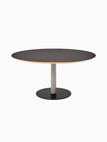 Vooraanzicht van een ronde Tier-tafel met een donkergrijs linoleum tafelblad, steengrijze poten en zwartgrijs onderstel.