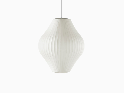 Een grote Nelson Pear Bubble Pendant-lamp.