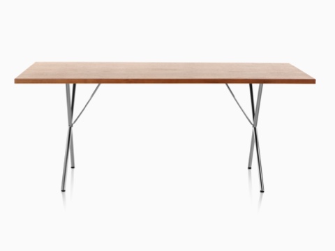 Nelson X-Legテーブルは、軽い単板の上とクロムの脚を長辺から見たものです。