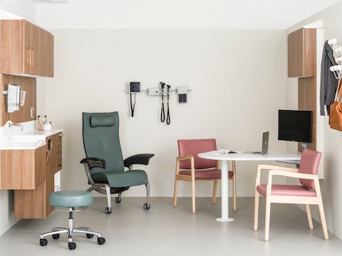 A patient environment with Monarch Multiple chairs and a Nala Patient Chair.