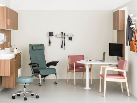A patient environment with Nemschoff Monarch Multiple chairs and a Nemschoff Nala Patient Chair.