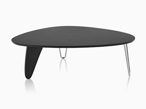 A Noguchi Rudder Table with a black finish.