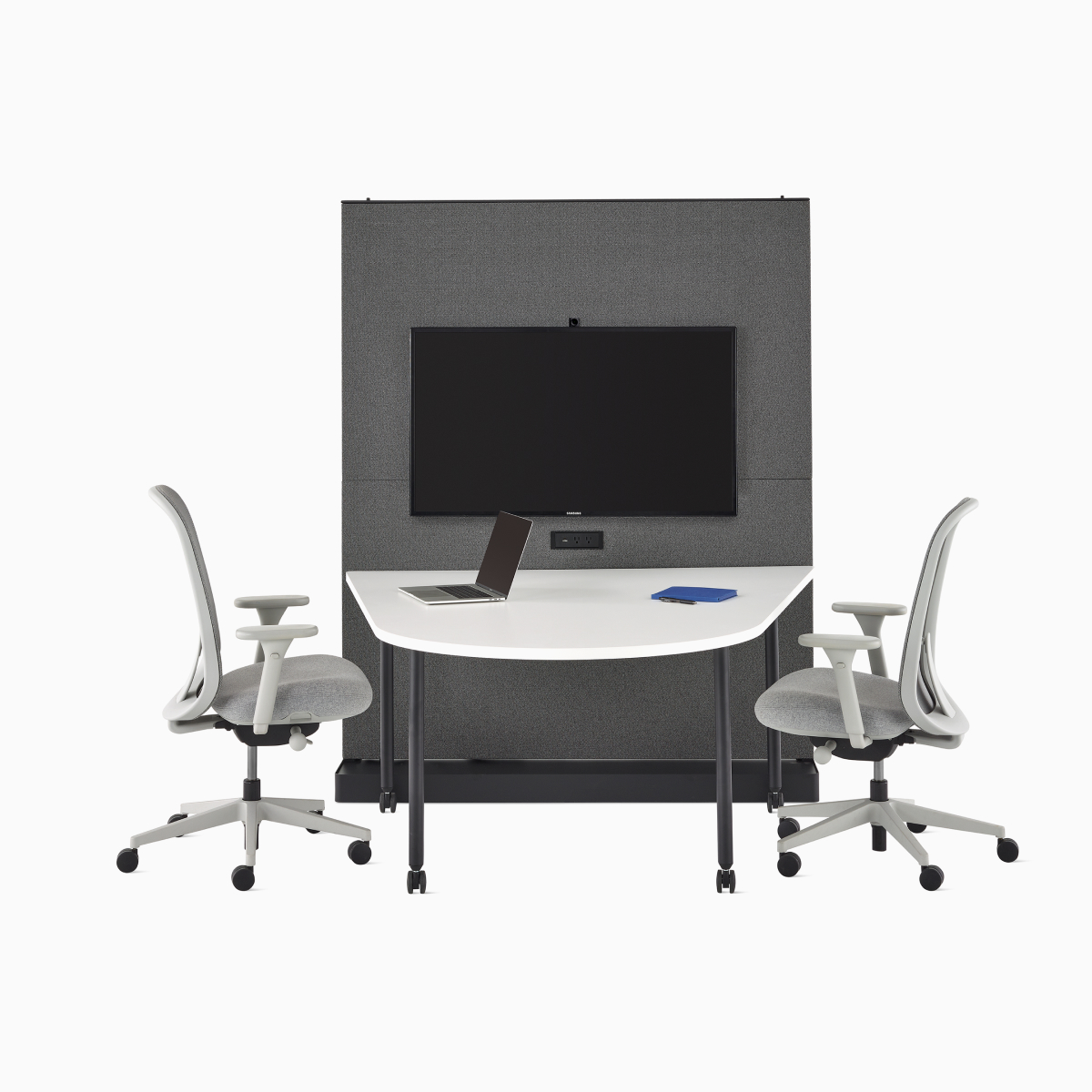 An OE1 Agile Wall with fabric tile with a TV for video conferencing, viewed from the front.