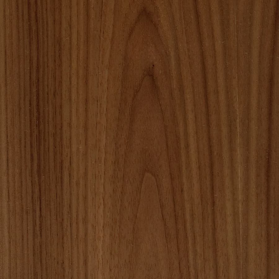 Vista en primer plano del OU de nogal en madera y chapa de madera.