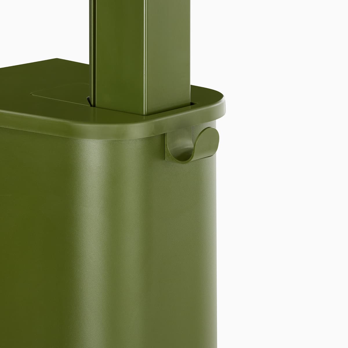 Imagen en primer plano de una base de Micro Pack OE1 simple en verde, con un gancho para bolsos y carteras, visto desde el ángulo de frente.