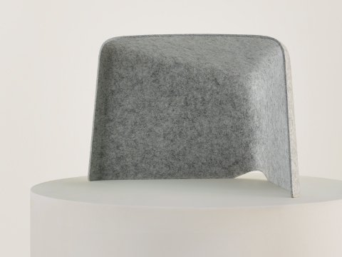 Grey OE1 Personal Hoodie viewed from a front angle. Alcôve d'angle personnelle OE1 grise vue de face.