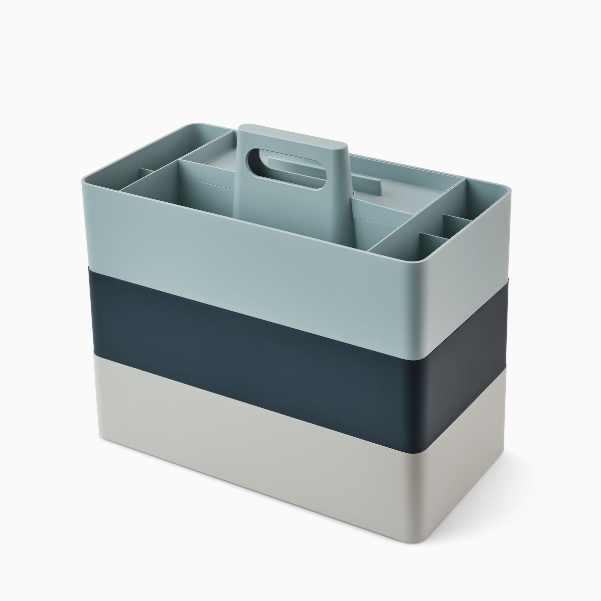 灰色、深蓝色和浅蓝色 OE1 工具箱储物箱，叠放在一起，角度视图。