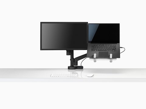 Visão frontal de um braço para monitor Lima em uma configuração dupla integrada com um suporte para laptop Lima e um módulo de conectividade Ondo.