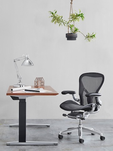 A small workpoint featuring an Aeron Chair and a Renew Sit-to-Stand Table. A small workpoint featuring an Aeron Chair and a Renew Sit-to-Stand Table.