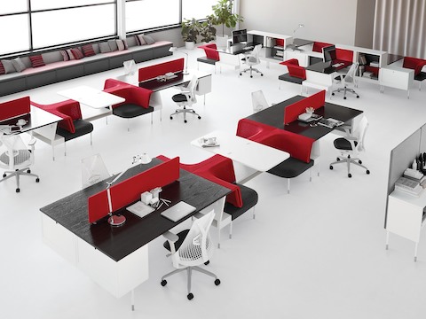 Open workstations and integrated collaboration spaces, all configured from Public Office Landscape components.