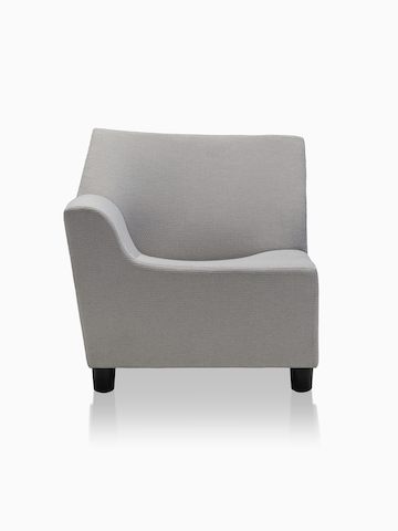 Swoop模块化座椅中的灰色转角组件。