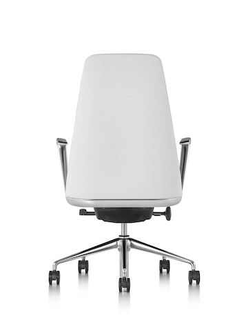 Vista de perfil de una silla ejecutiva Taper de cuero blanco.