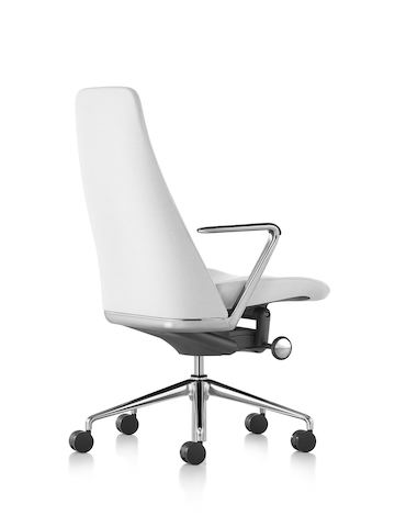 Cadeira executiva de couro branco Taper, vista de trás.