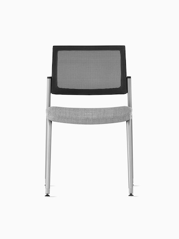 Vooraanzicht van een grijze Verus-bijzetstoel met grijze suspensierugleuning en zonder armen.