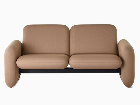 前视图：卡其色Wilkes模块化沙发系列双座沙发。