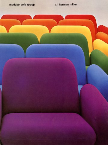 Ein Poster von Stephen Frykholm für die Wilkes Modulare Sofagruppe, das aufeinanderfolgende Sofagrößen in Regenbogenfarben zeigt, angefangen mit dem Sessel.