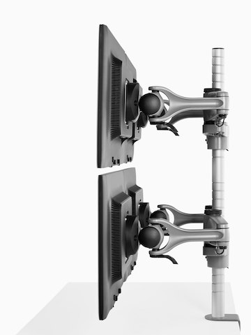 Profielweergave van vier monitoren aangesloten op een enkele Wishbone-monitor Armpost. Profielweergave van vier monitoren aangesloten op een enkele Wishbone-monitor Armpost.