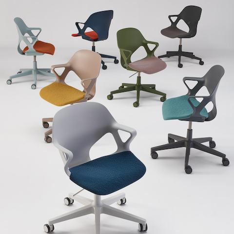 Groepsfoto van vijf Zeph-stoelen in verschillende kleuren en stoffen
