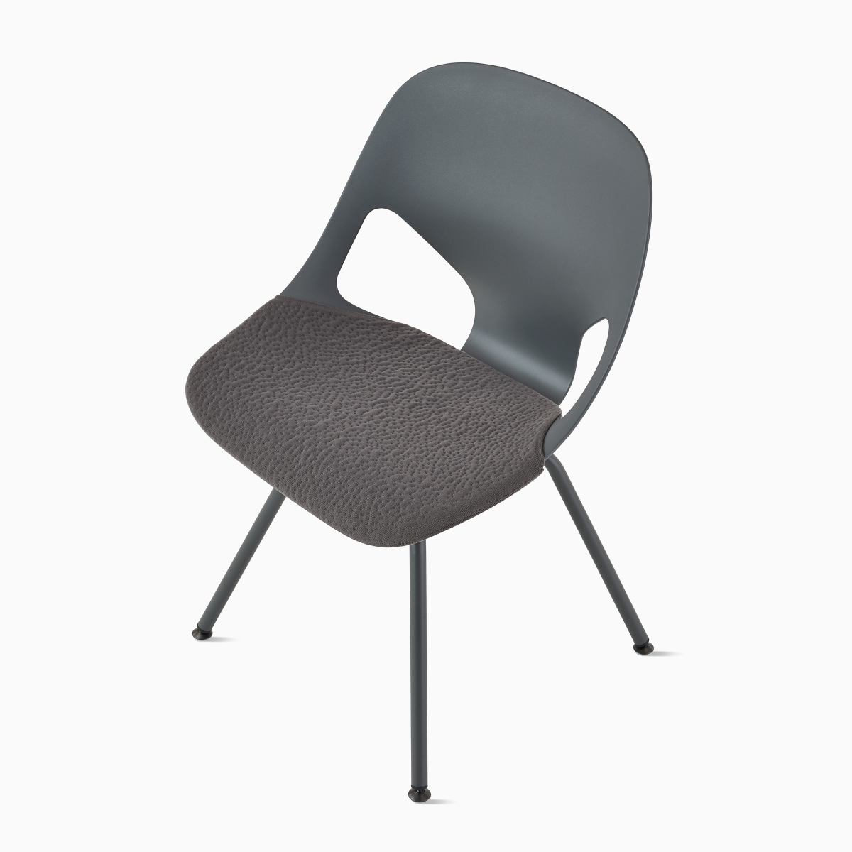 Bovenaanzicht van een Zeph-bijzetstoel in de kleur carbon met een gebreid zitkussen in de kleur carbon.