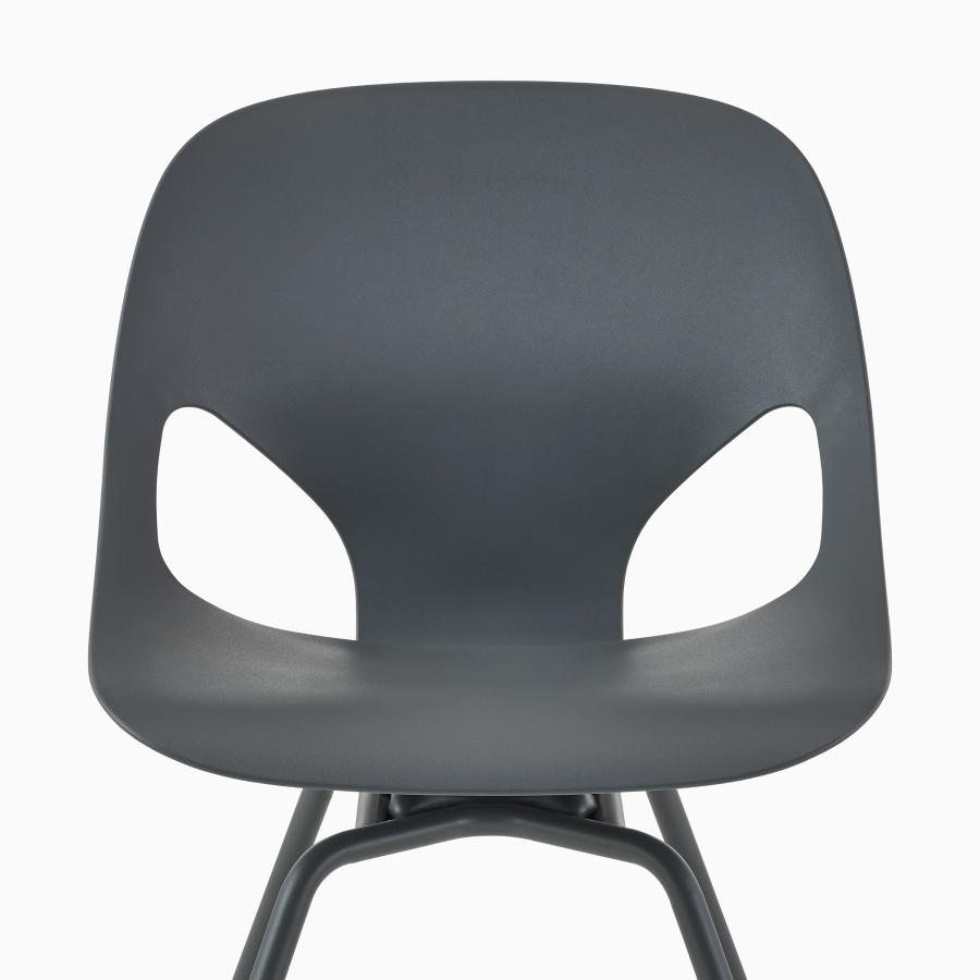 Vista frontal de la silla para visitas Zeph sin brazos en color carbón