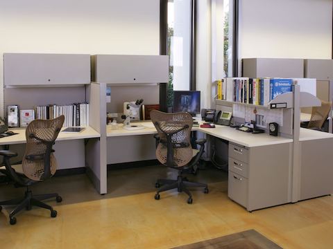 Workstations with Mirra seating inside Edwards Lifesciences.