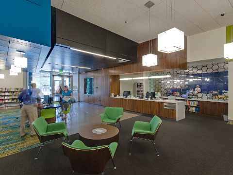 A college library with Swoop lounge furniture in the center. 