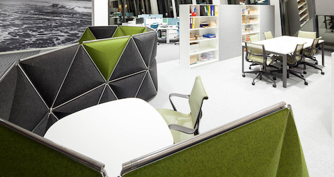 Triangular Kivo tiles of grey and green form the boundary for a solo workspace containing a table and green Setu office chair.