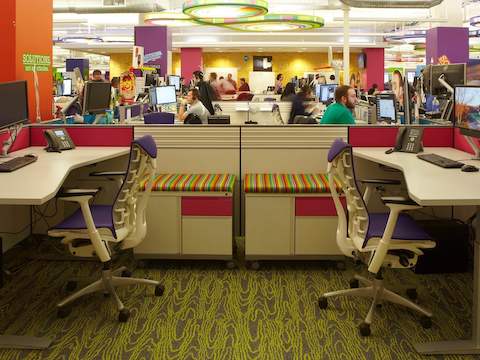 Quicken Loan staff work amongst Everywhere tables and Embody chairs. Quicken Loan staff work amongst Everywhere tables and Embody chairs.
