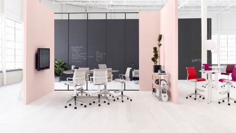 Designed to support information sharing, this Meeting Space is outfitted with Setu Stools and a guitar-pick shaped Exclave table.