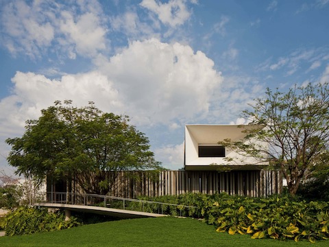 Located about 250 kilometers outside of São Paulo, Casa Piracicaba was designed for a private client to serve as a meeting point for several family members living in various cities around the state. 