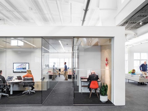 Three semi-enclosed Haven settings just off our Plaza offer people places for private phone calls or to power through their work. Three semi-enclosed Haven settings just off our Plaza offer people places for private phone calls or to power through their work.